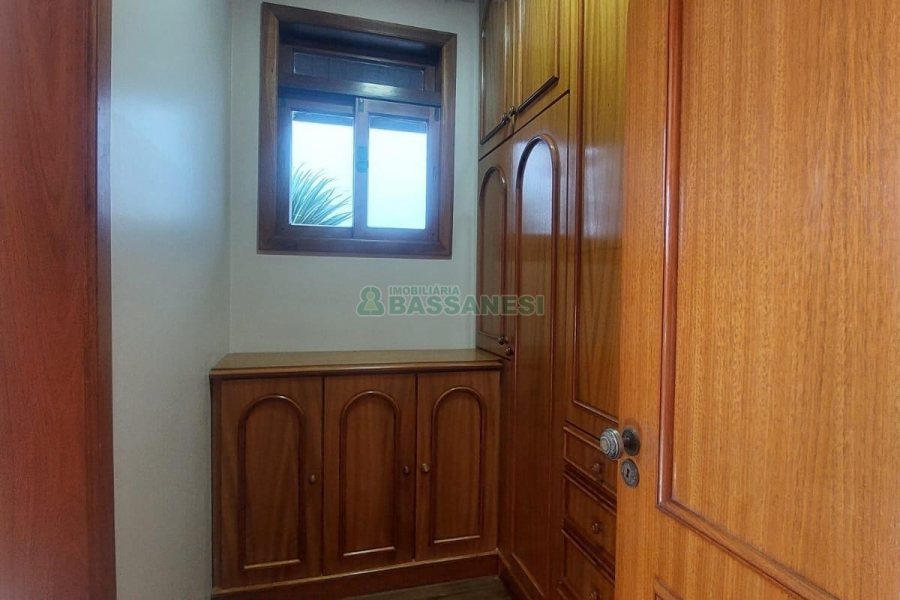 Casa Comercial com 270m², 3 dormitórios, 3 vagas, no bairro Santa Catarina em Caxias do Sul para Alugar
