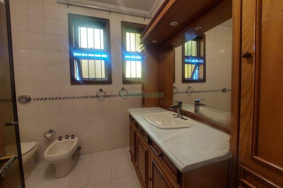 Casa Comercial com 270m², 3 dormitórios, 3 vagas, no bairro Santa Catarina em Caxias do Sul para Alugar