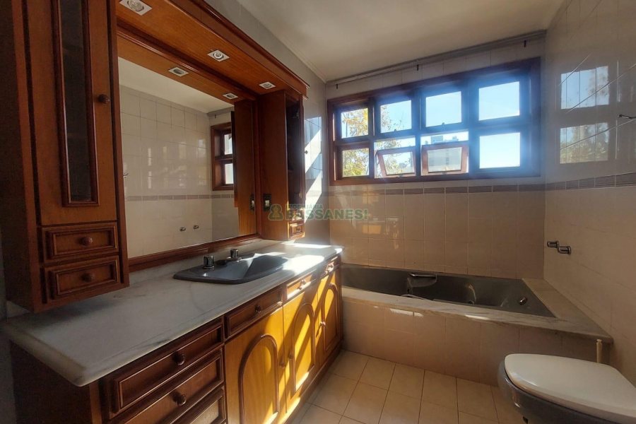 Casa Comercial com 270m², 3 dormitórios, 3 vagas, no bairro Santa Catarina em Caxias do Sul para Alugar