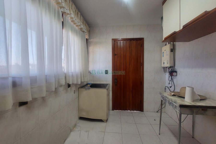 Casa Comercial com 270m², 3 dormitórios, 3 vagas, no bairro Santa Catarina em Caxias do Sul para Alugar