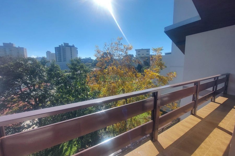 Casa Comercial com 270m², 3 dormitórios, 3 vagas, no bairro Santa Catarina em Caxias do Sul para Alugar