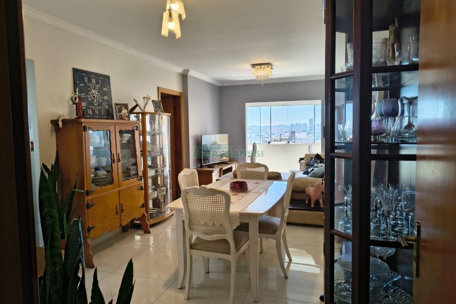 Apartamento com 94m², 3 dormitórios, 2 vagas, no bairro Rio Branco em Caxias do Sul para Comprar
