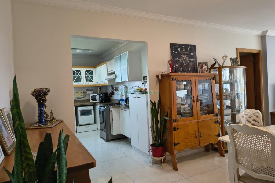Apartamento com 94m², 3 dormitórios, 2 vagas, no bairro Rio Branco em Caxias do Sul para Comprar