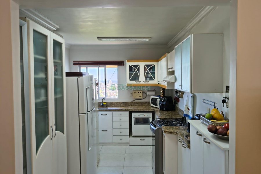 Apartamento com 94m², 3 dormitórios, 2 vagas, no bairro Rio Branco em Caxias do Sul para Comprar