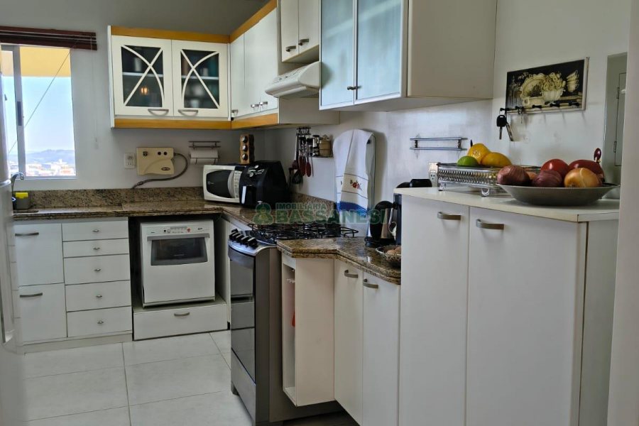 Apartamento com 94m², 3 dormitórios, 2 vagas, no bairro Rio Branco em Caxias do Sul para Comprar