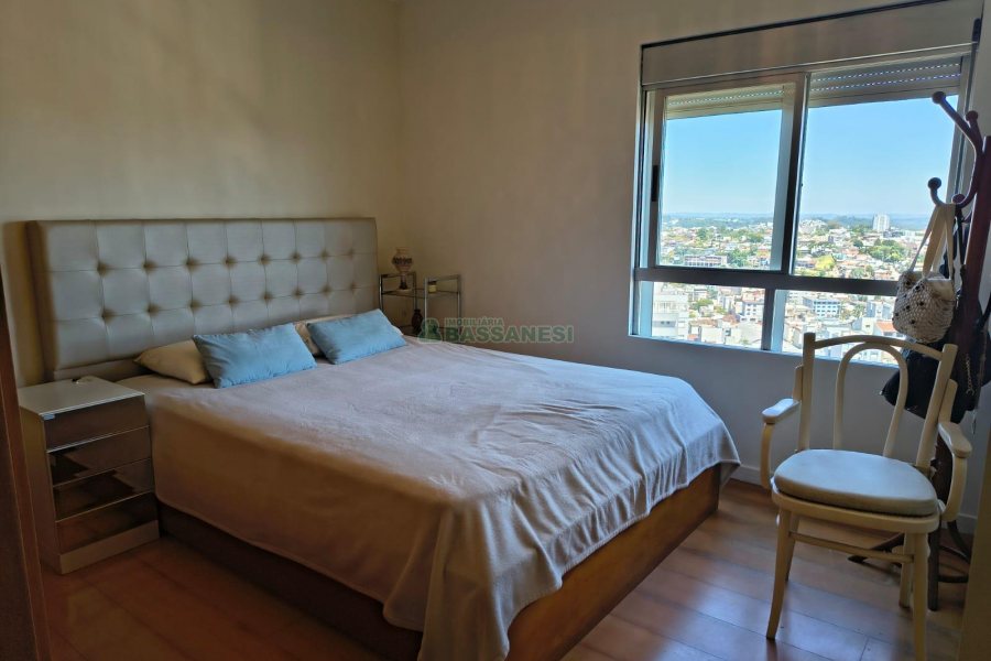Apartamento com 94m², 3 dormitórios, 2 vagas, no bairro Rio Branco em Caxias do Sul para Comprar