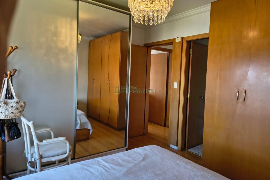 Apartamento com 94m², 3 dormitórios, 2 vagas, no bairro Rio Branco em Caxias do Sul para Comprar