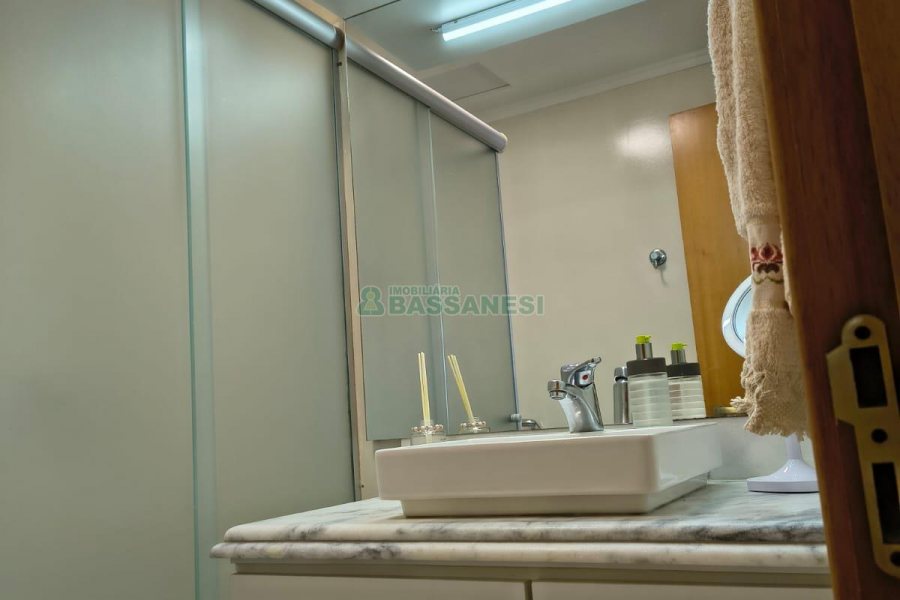 Apartamento com 94m², 3 dormitórios, 2 vagas, no bairro Rio Branco em Caxias do Sul para Comprar