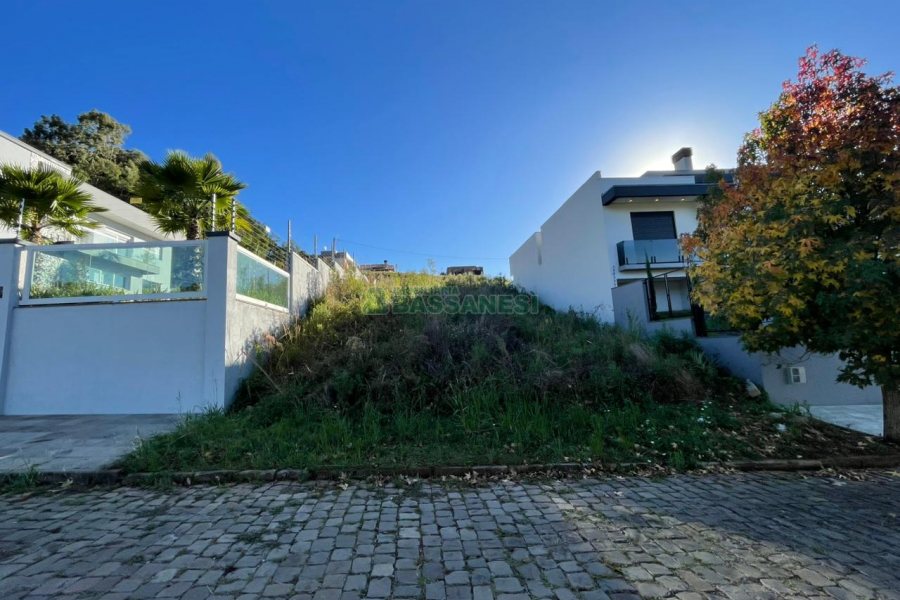 Terreno com 360m², no bairro Monte Bérico em Caxias do Sul para Comprar