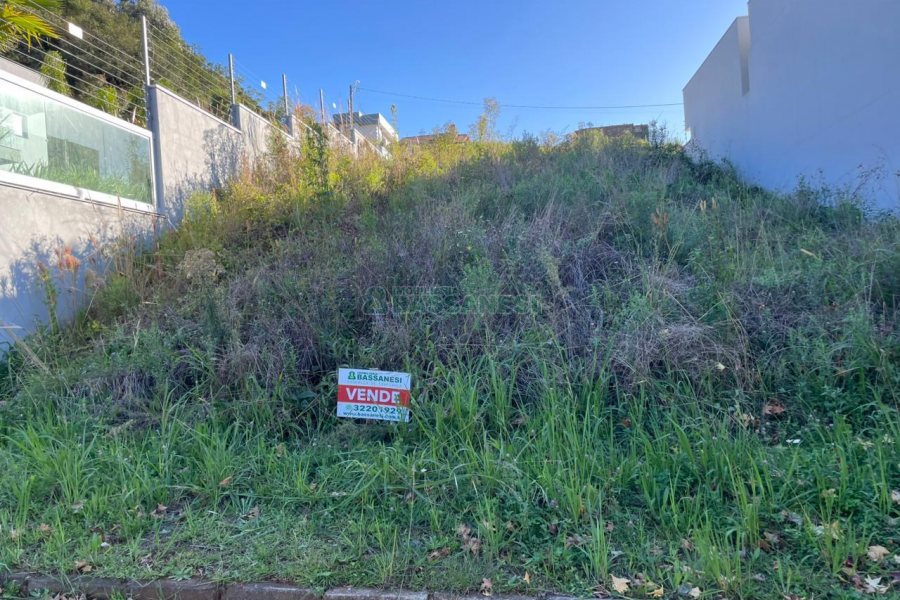 Terreno com 360m², no bairro Monte Bérico em Caxias do Sul para Comprar