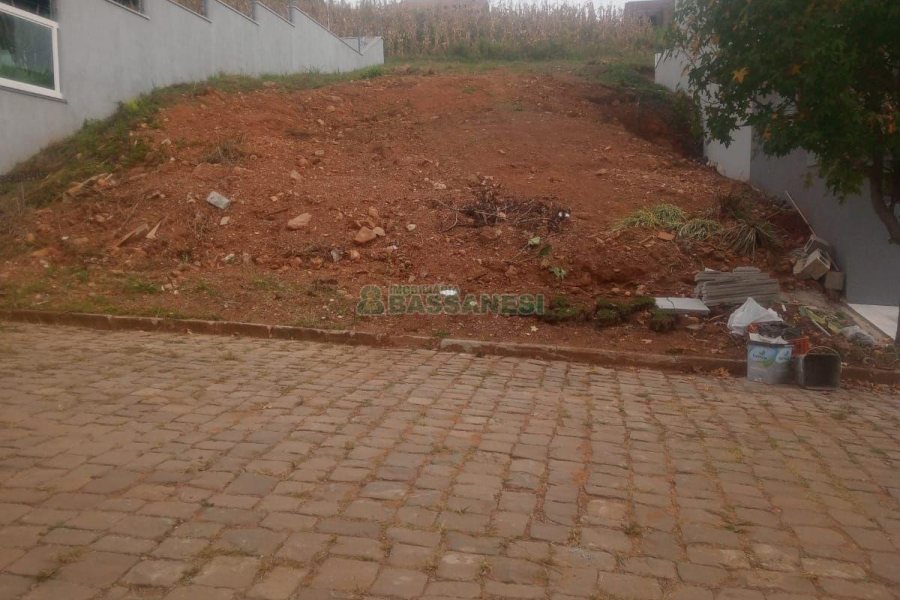 Terreno com 360m², no bairro Monte Bérico em Caxias do Sul para Comprar