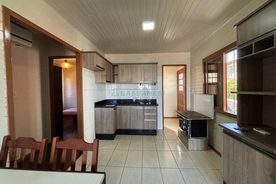 Casa com 82m², 2 dormitórios, 2 vagas, no bairro Rio Branco em Caxias do Sul para Alugar