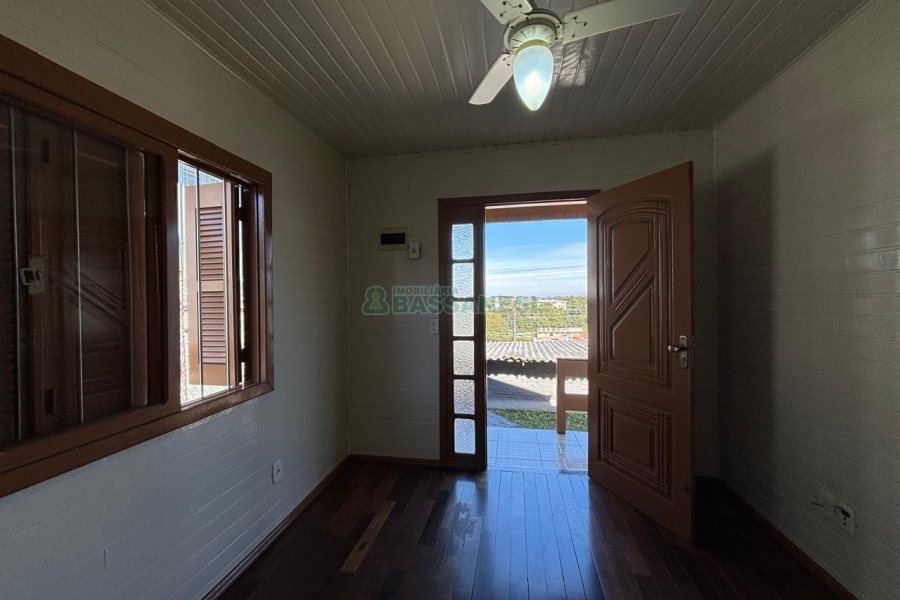 Casa com 82m², 2 dormitórios, 2 vagas, no bairro Rio Branco em Caxias do Sul para Alugar