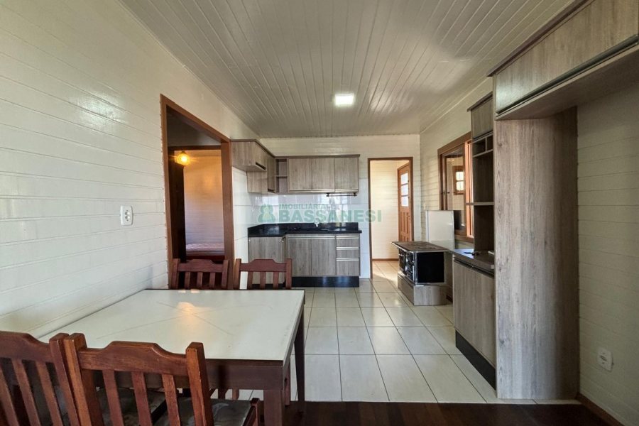 Casa com 82m², 2 dormitórios, 2 vagas, no bairro Rio Branco em Caxias do Sul para Alugar