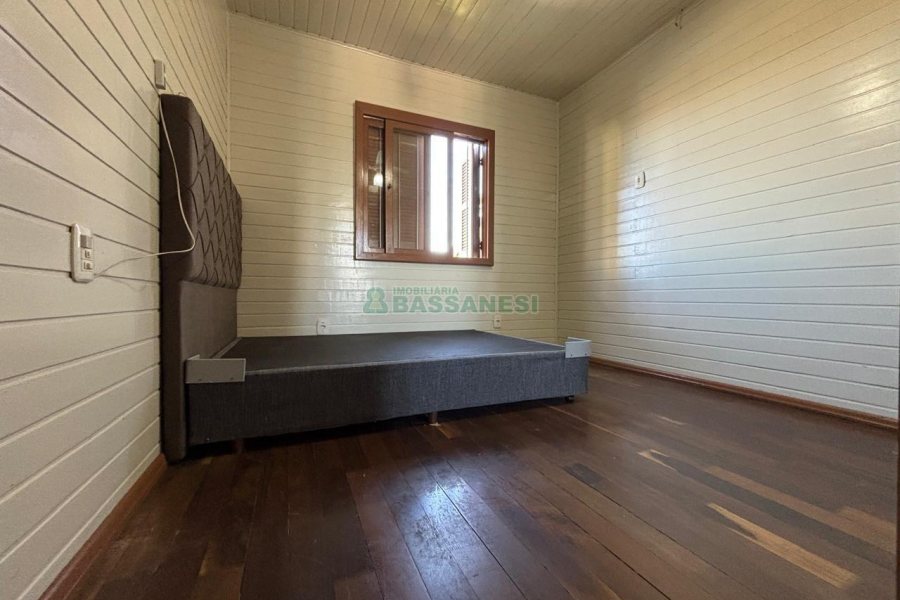 Casa com 82m², 2 dormitórios, 2 vagas, no bairro Rio Branco em Caxias do Sul para Alugar