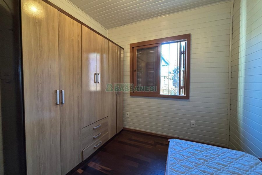 Casa com 82m², 2 dormitórios, 2 vagas, no bairro Rio Branco em Caxias do Sul para Alugar