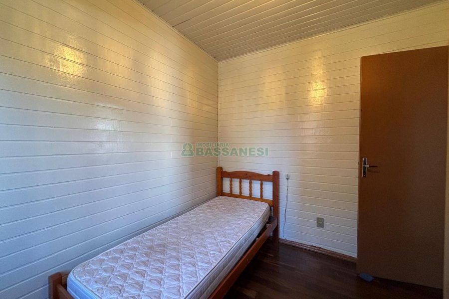 Casa com 82m², 2 dormitórios, 2 vagas, no bairro Rio Branco em Caxias do Sul para Alugar