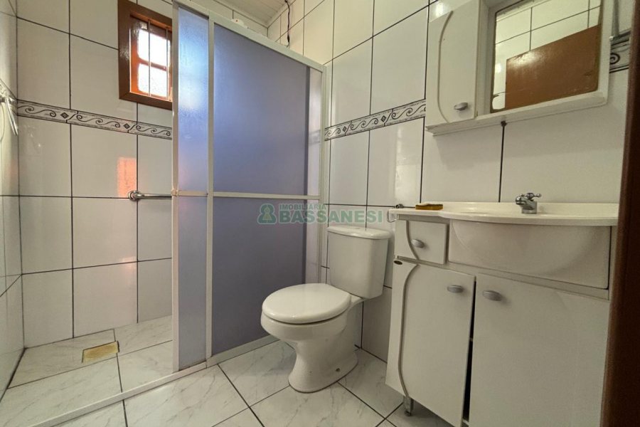 Casa com 82m², 2 dormitórios, 2 vagas, no bairro Rio Branco em Caxias do Sul para Alugar