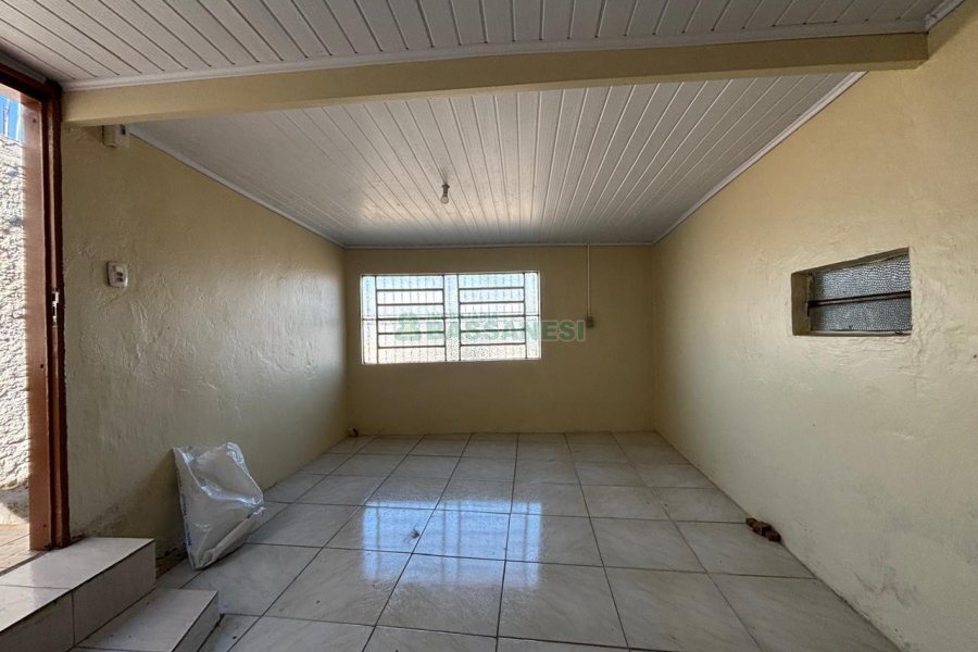Casa com 82m², 2 dormitórios, 2 vagas, no bairro Rio Branco em Caxias do Sul para Alugar