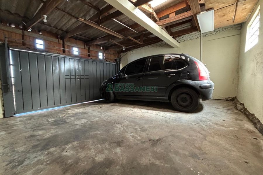 Casa com 82m², 2 dormitórios, 2 vagas, no bairro Rio Branco em Caxias do Sul para Alugar