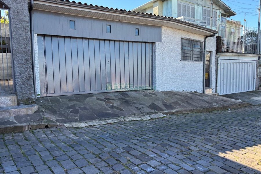 Casa com 82m², 2 dormitórios, 2 vagas, no bairro Rio Branco em Caxias do Sul para Alugar
