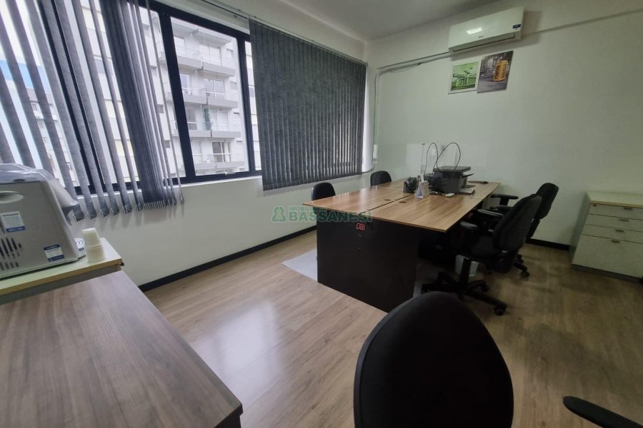 Sala Mobiliada com 47m², no bairro Centro em Caxias do Sul para Alugar