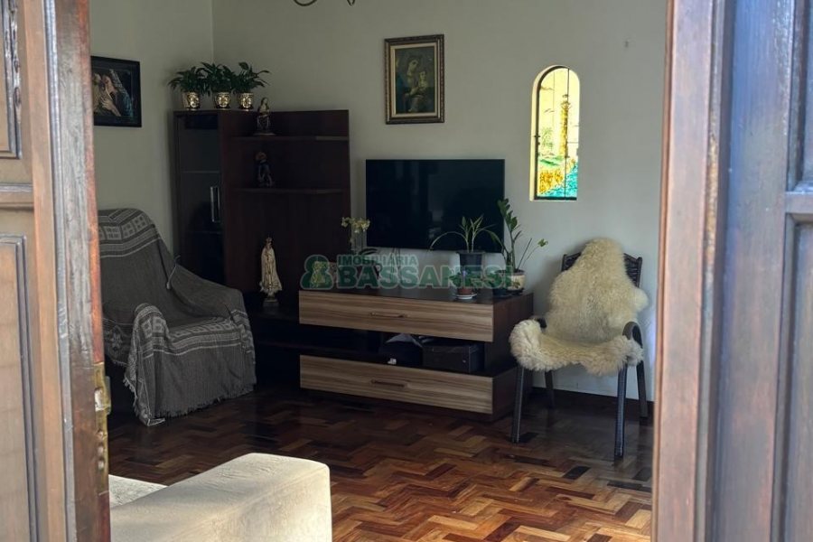 Casa Mobiliada com 300m², 3 dormitórios, 1 vaga, no bairro Vila Seca em Caxias do Sul para Alugar