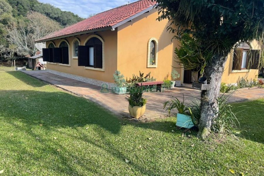 Casa Mobiliada com 300m², 3 dormitórios, 1 vaga, no bairro Vila Seca em Caxias do Sul para Alugar