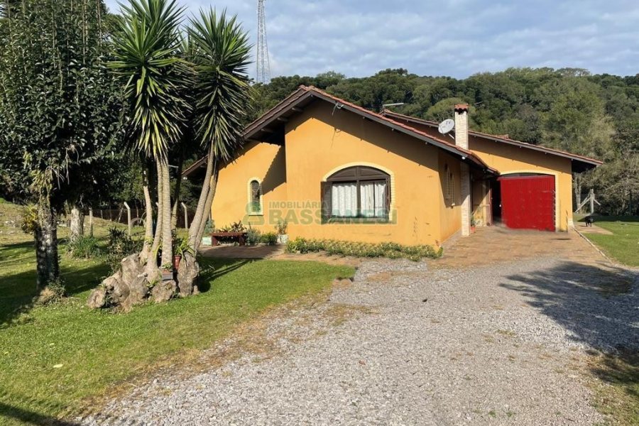 Casa Mobiliada com 300m², 3 dormitórios, 1 vaga, no bairro Vila Seca em Caxias do Sul para Alugar