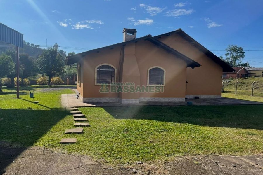 Casa Mobiliada com 300m², 3 dormitórios, 1 vaga, no bairro Vila Seca em Caxias do Sul para Alugar