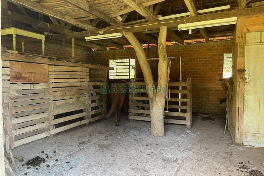 Casa Mobiliada com 300m², 3 dormitórios, 1 vaga, no bairro Vila Seca em Caxias do Sul para Alugar