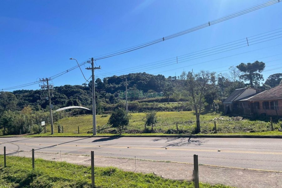 Casa Mobiliada com 300m², 3 dormitórios, 1 vaga, no bairro Vila Seca em Caxias do Sul para Alugar