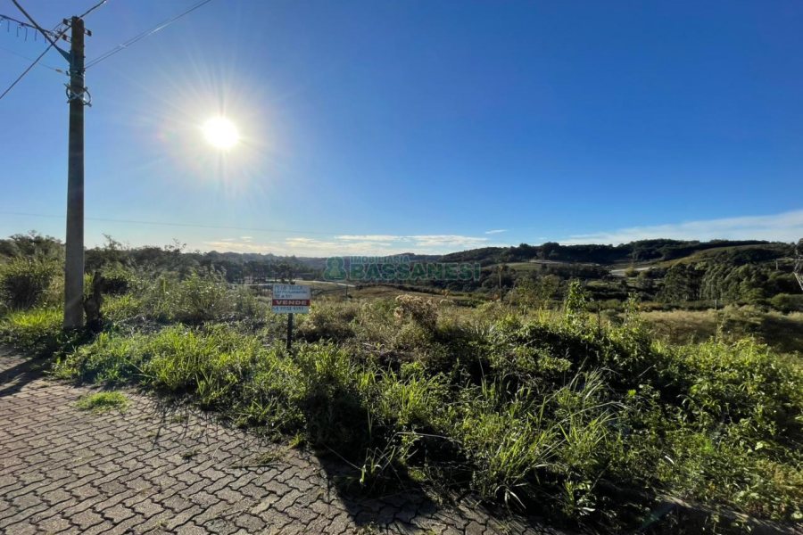Terreno com 360m², no bairro Monte Bérico em Caxias do Sul para Comprar