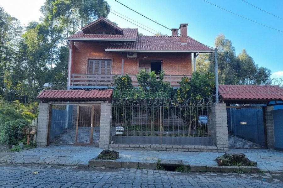 Casa com 366m², 5 dormitórios, 3 vagas, no bairro Desvio Rizzo em Caxias do Sul para Alugar