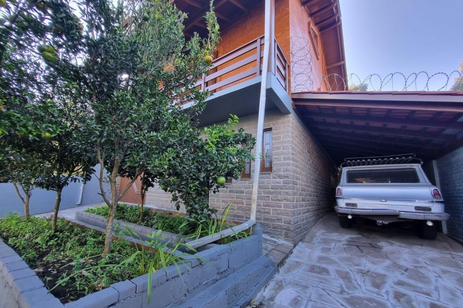 Casa com 366m², 5 dormitórios, 3 vagas, no bairro Desvio Rizzo em Caxias do Sul para Alugar