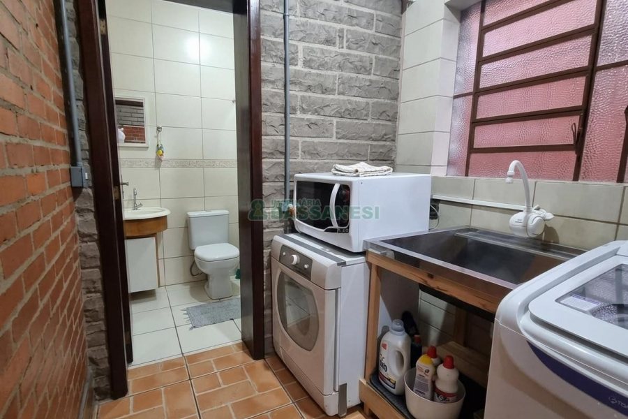 Casa com 366m², 5 dormitórios, 3 vagas, no bairro Desvio Rizzo em Caxias do Sul para Alugar