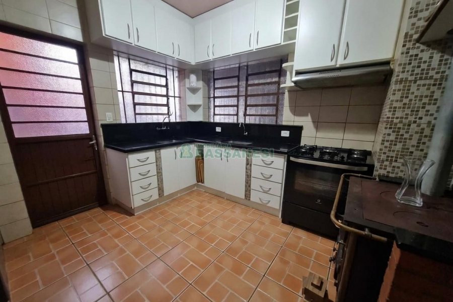 Casa com 366m², 5 dormitórios, 3 vagas, no bairro Desvio Rizzo em Caxias do Sul para Alugar