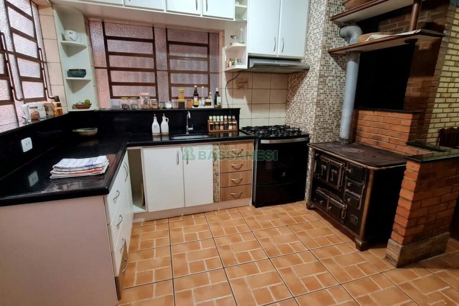 Casa com 366m², 5 dormitórios, 3 vagas, no bairro Desvio Rizzo em Caxias do Sul para Alugar