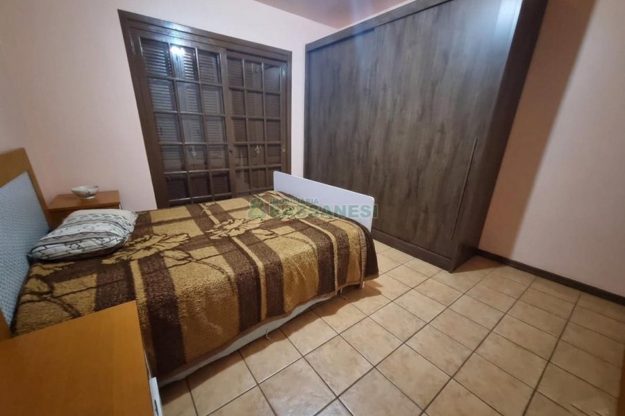 Casa com 366m², 5 dormitórios, 3 vagas, no bairro Desvio Rizzo em Caxias do Sul para Alugar