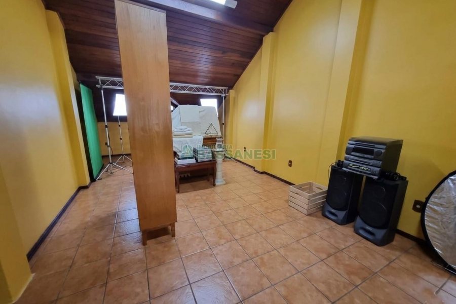 Casa com 366m², 5 dormitórios, 3 vagas, no bairro Desvio Rizzo em Caxias do Sul para Alugar