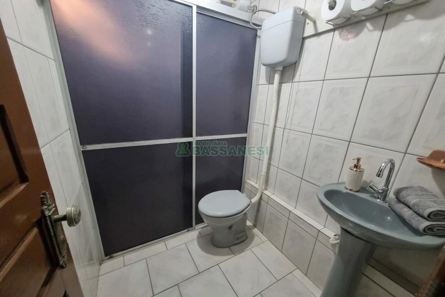 Casa com 366m², 5 dormitórios, 3 vagas, no bairro Desvio Rizzo em Caxias do Sul para Alugar