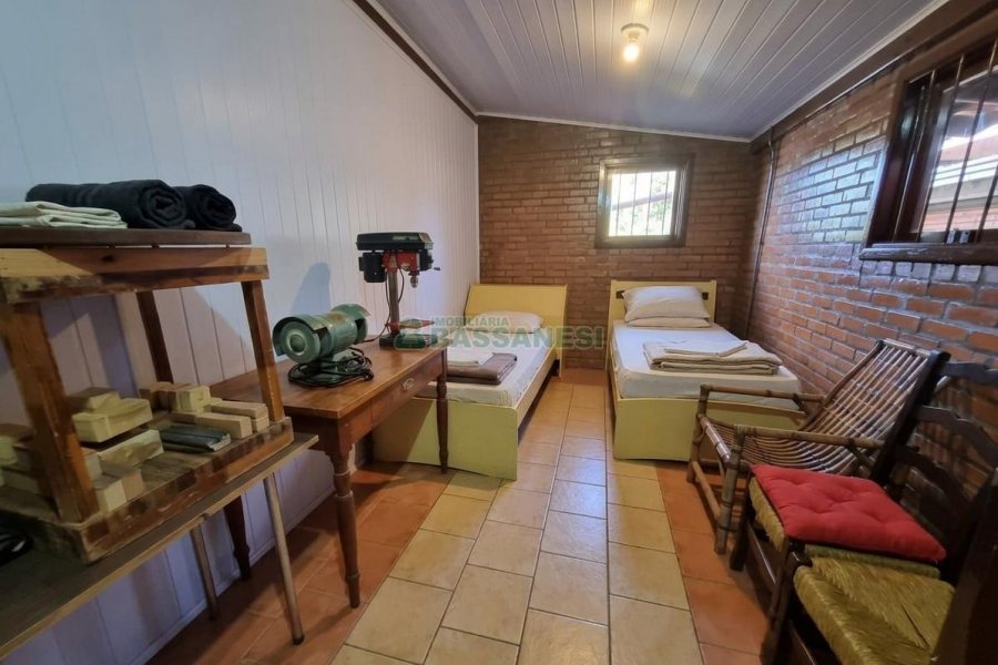 Casa com 366m², 5 dormitórios, 3 vagas, no bairro Desvio Rizzo em Caxias do Sul para Alugar