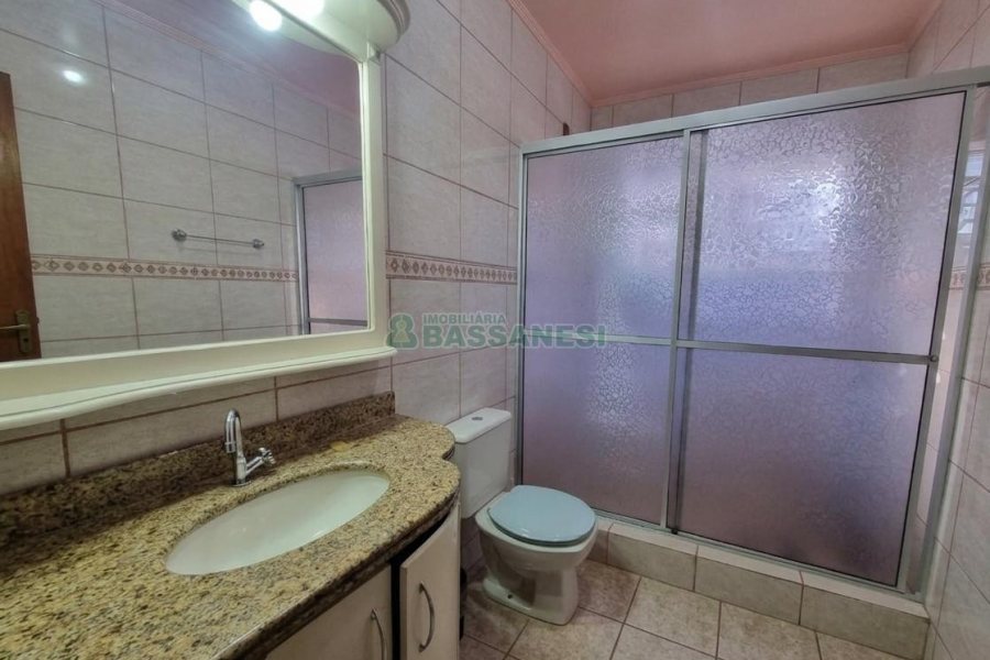 Casa com 366m², 5 dormitórios, 3 vagas, no bairro Desvio Rizzo em Caxias do Sul para Alugar