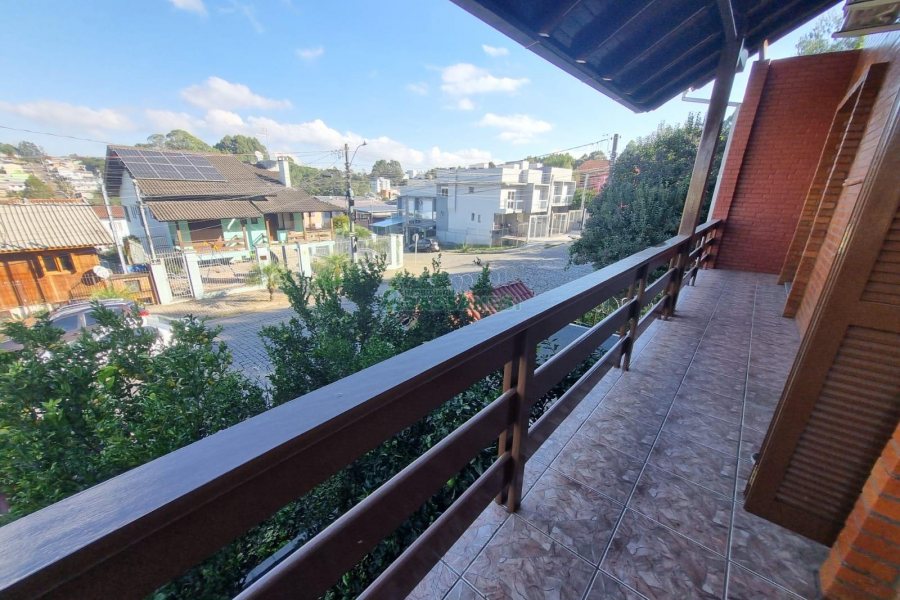 Casa com 366m², 5 dormitórios, 3 vagas, no bairro Desvio Rizzo em Caxias do Sul para Alugar