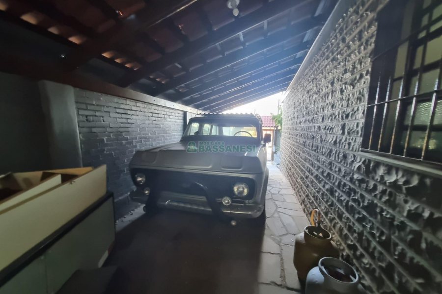 Casa com 366m², 5 dormitórios, 3 vagas, no bairro Desvio Rizzo em Caxias do Sul para Alugar