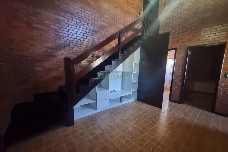Casa com 366m², 5 dormitórios, 3 vagas, no bairro Desvio Rizzo em Caxias do Sul para Alugar