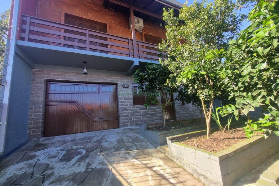 Casa com 366m², 5 dormitórios, 3 vagas, no bairro Desvio Rizzo em Caxias do Sul para Alugar