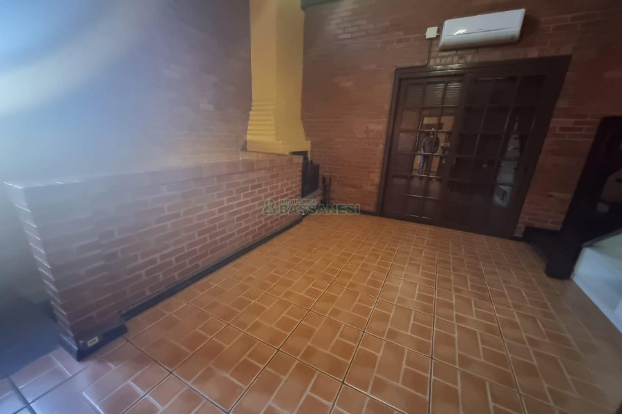 Casa com 366m², 5 dormitórios, 3 vagas, no bairro Desvio Rizzo em Caxias do Sul para Alugar