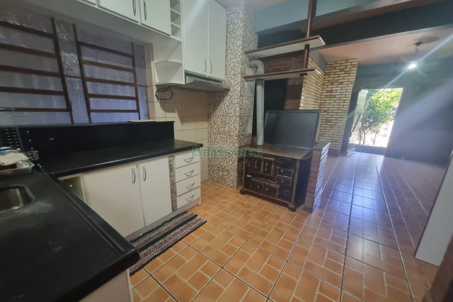 Casa com 366m², 5 dormitórios, 3 vagas, no bairro Desvio Rizzo em Caxias do Sul para Alugar