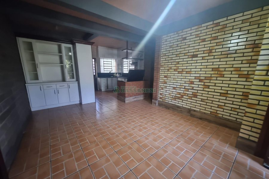 Casa com 366m², 5 dormitórios, 3 vagas, no bairro Desvio Rizzo em Caxias do Sul para Alugar